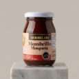 frasco de vidrio con mermelada de membrillo y mosqueta kutral nalcahue